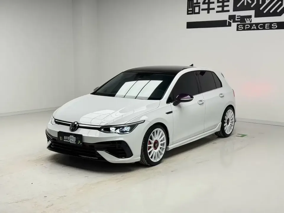 Volkswagen Golf golf 2023 280TSI DSG Pro facelift 2024 — фото 1, купить с доставкой в Москву