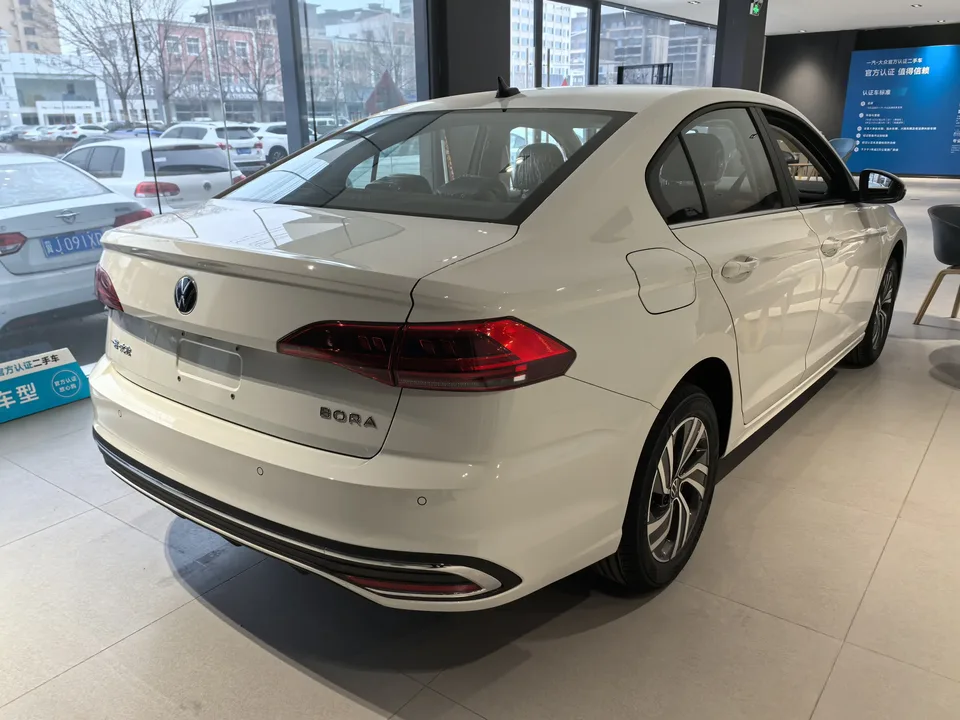 Volkswagen Bora Bora 2025 200TSI DSG Joy Travel PRO Edition 2026 — thumbnail 3