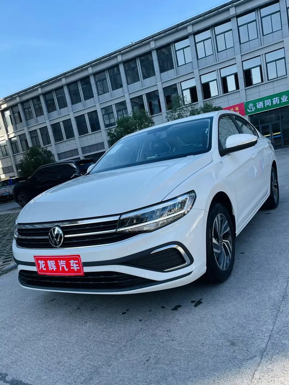 Volkswagen Bora Bora 2025 200TSI DSG Joyride Navigation Edition 2025 — photo 1, buy with delivery to Moscow