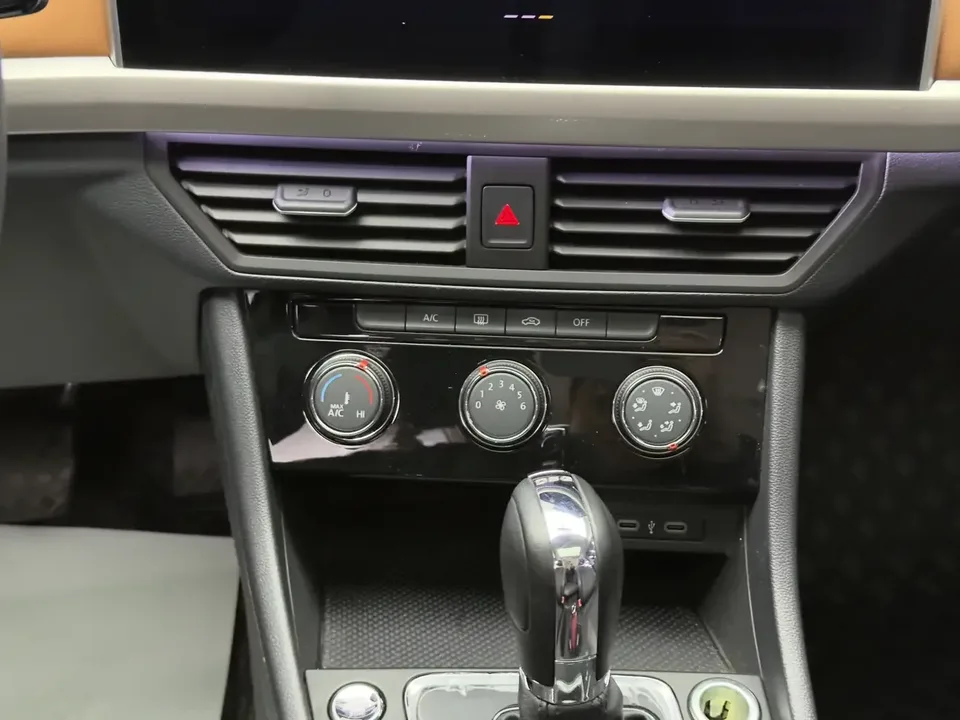 Volkswagen Bora Bora 2023 200TSI DSG Joy Travel PRO Edition 2023 — thumbnail 3