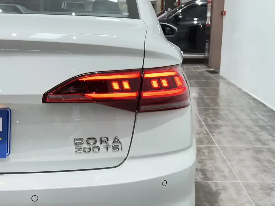 Volkswagen Bora Bora 2023 200TSI DSG Free Travel Edition 2024 — thumbnail 3