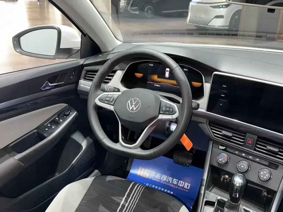 Volkswagen Bora Bora 2023 200TSI DSG Free Travel Edition 2024 — thumbnail 5