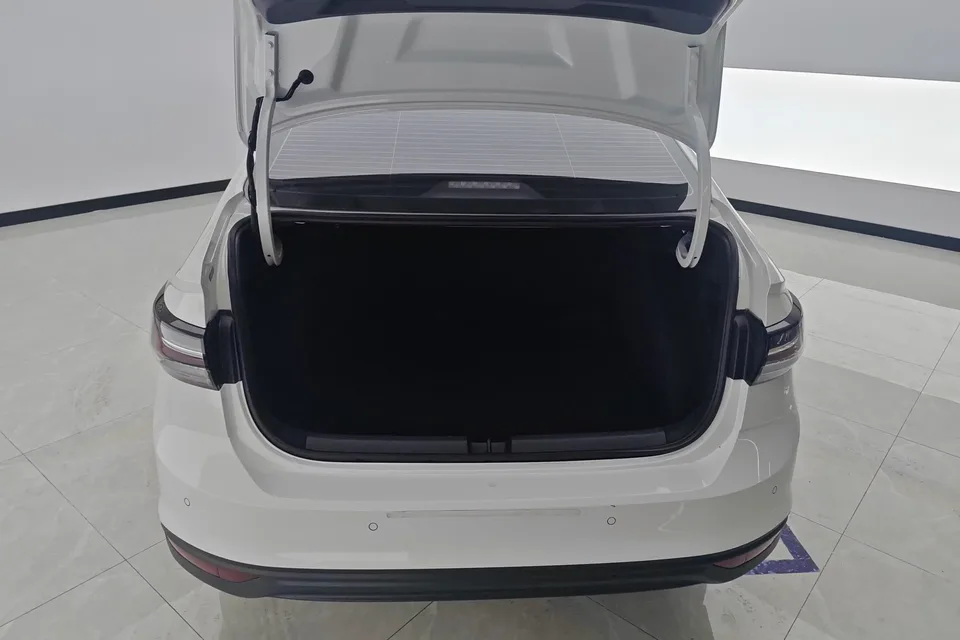 Volkswagen Lavida Lavida 2025 New 1.5L Outstanding New Elegant Edition 2025 — миниатюра 5