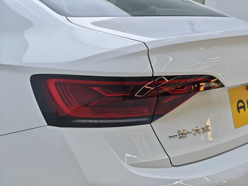 Volkswagen Sagitar Sagitar 2023 200TSI DSG Flying Edition 2022 — thumbnail 4