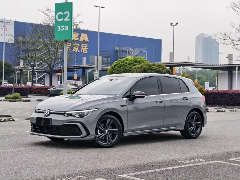 Volkswagen Golf golf 2023 280TSI DSG R-Line 2023 — photo 1, buy with delivery to Moscow
