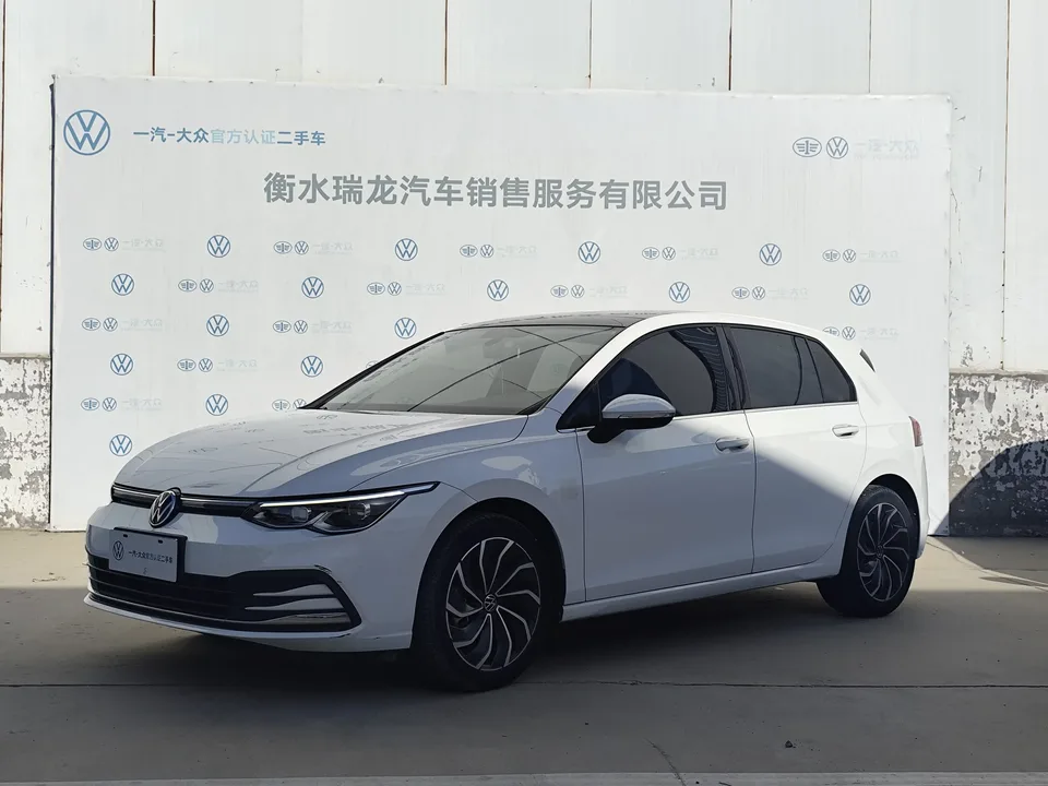 Volkswagen Golf golf 2021 280TSI DSG Pro First Edition 2022 — photo 1, buy with delivery to Moscow