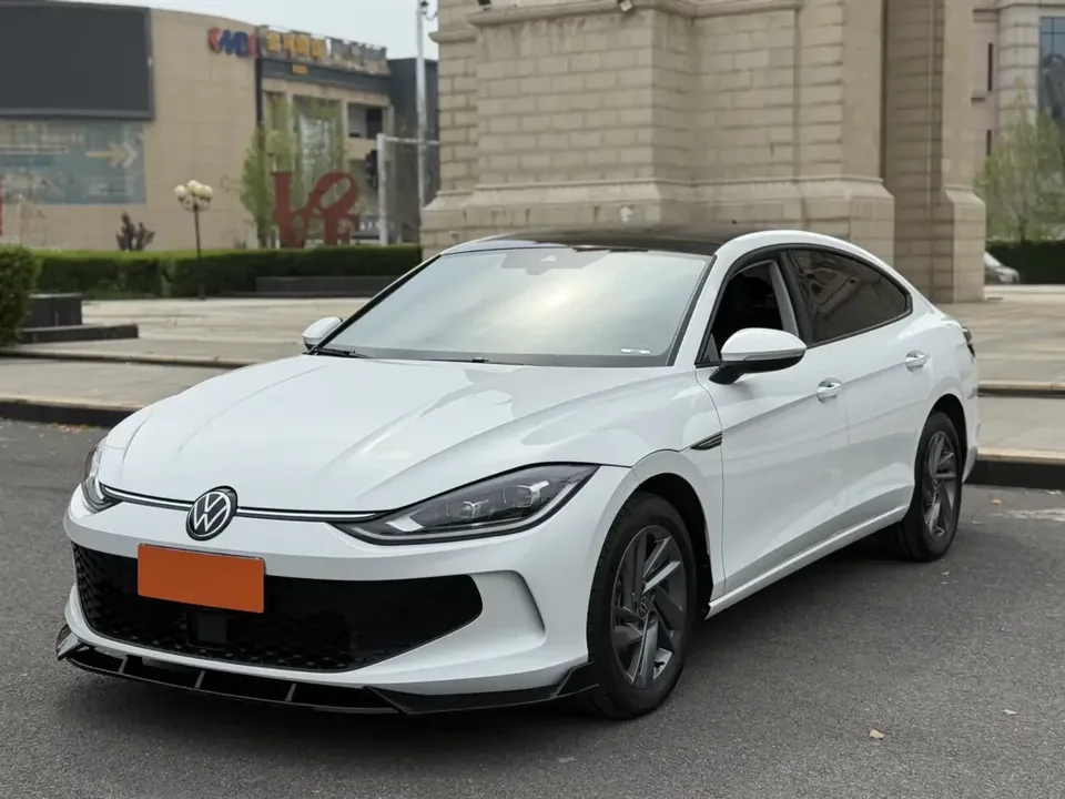 Volkswagen Lamando Lingdu 2024 Lingdu L 280TSI DSG Hot Edition 2024 — photo 1, buy with delivery to Moscow