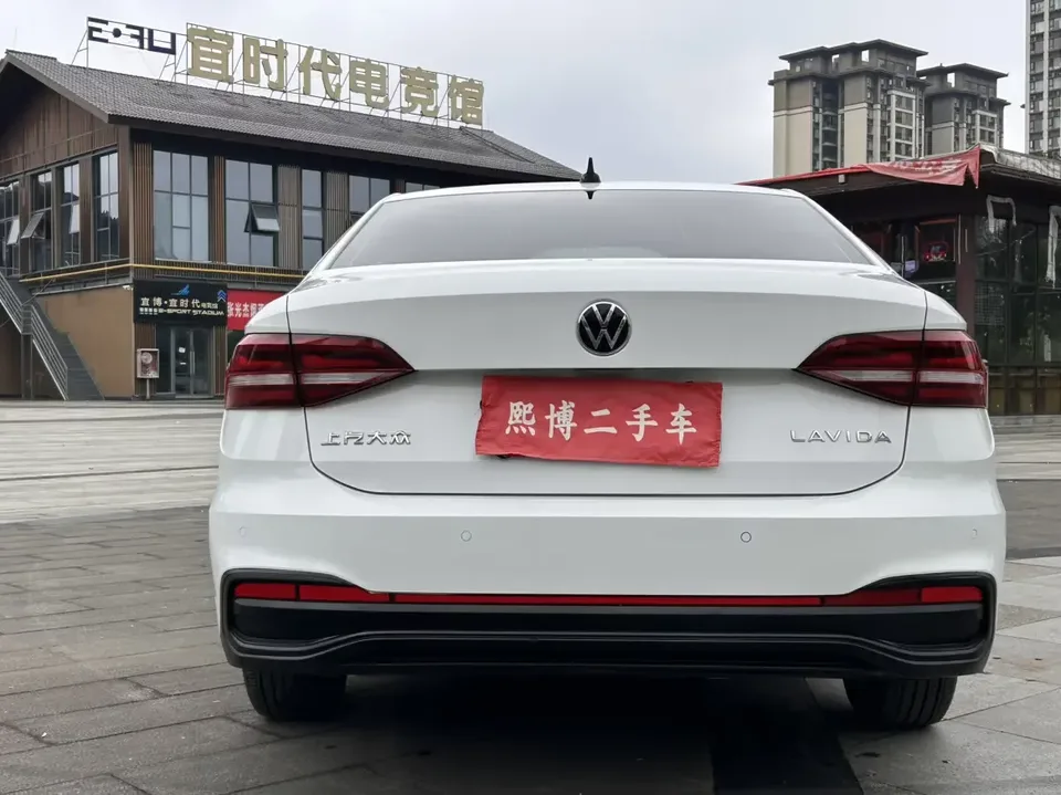 Volkswagen Lavida Lavida 2023 1.5L Automatic Starry Sky 5 Million Edition 2024 — thumbnail 2