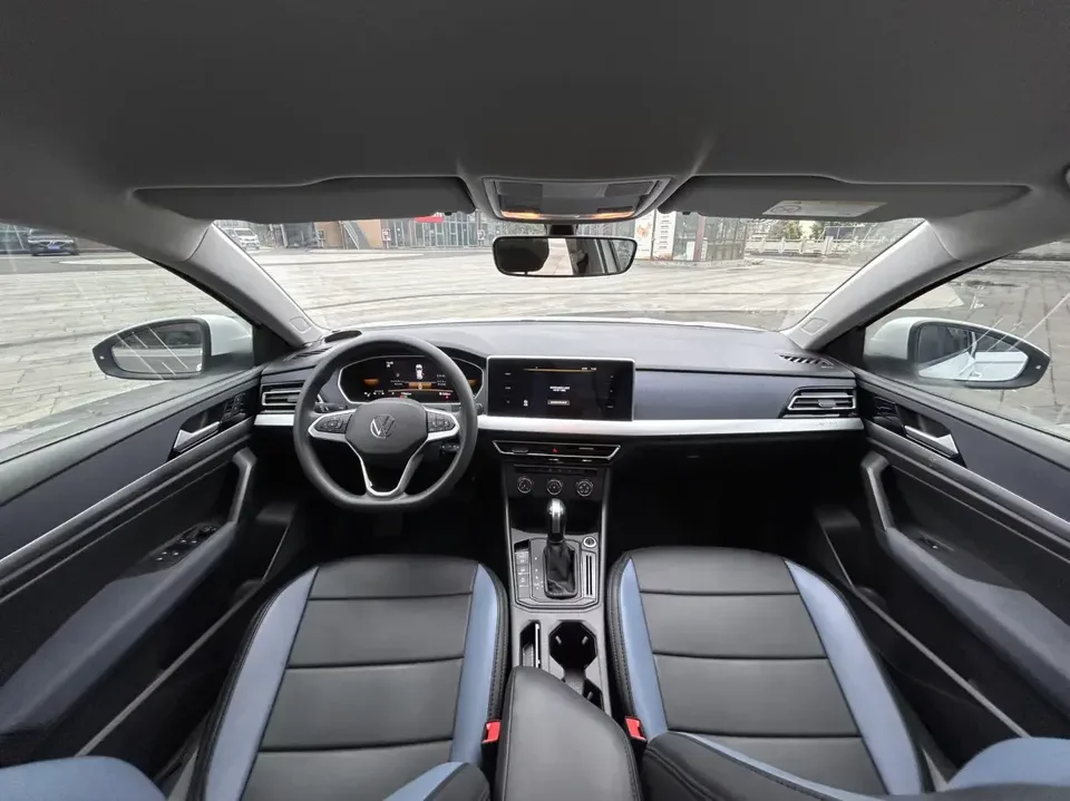 Volkswagen Lavida Lavida 2023 1.5L Automatic Starry Sky 5 Million Edition 2024 — thumbnail 3