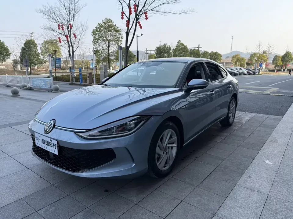 Volkswagen Lamando Lingdu 2022 Lingdu L 280TSI DSG Hot Edition 2022 — photo 1, buy with delivery to Moscow