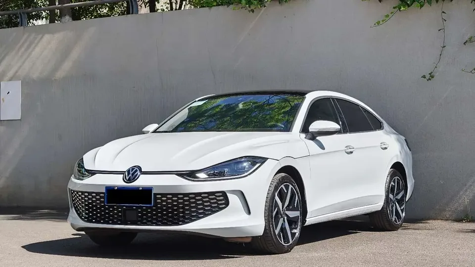 Volkswagen Lamando Lingdu 2024 Lingdu L 280TSI DSG Cool Edition 2024 — photo 1, buy with delivery to Moscow