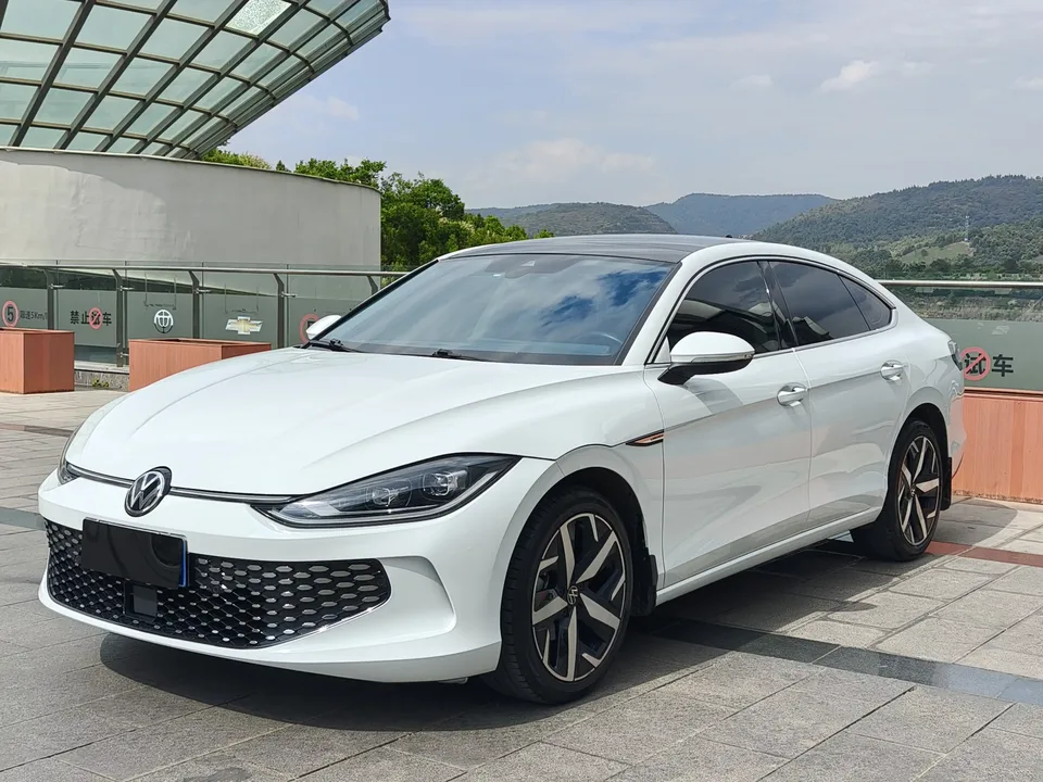 Volkswagen Lamando Lingdu 2023 Lingdu L 280TSI DSG Cool Edition 2023 — photo 1, buy with delivery to Moscow