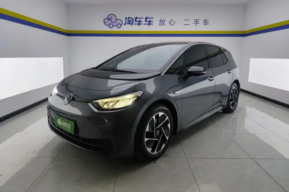 Volkswagen ID.3 Volkswagen ID.3 2023 Upgraded Pure Smart Edition 2024 — photo 1, buy with delivery to Moscow