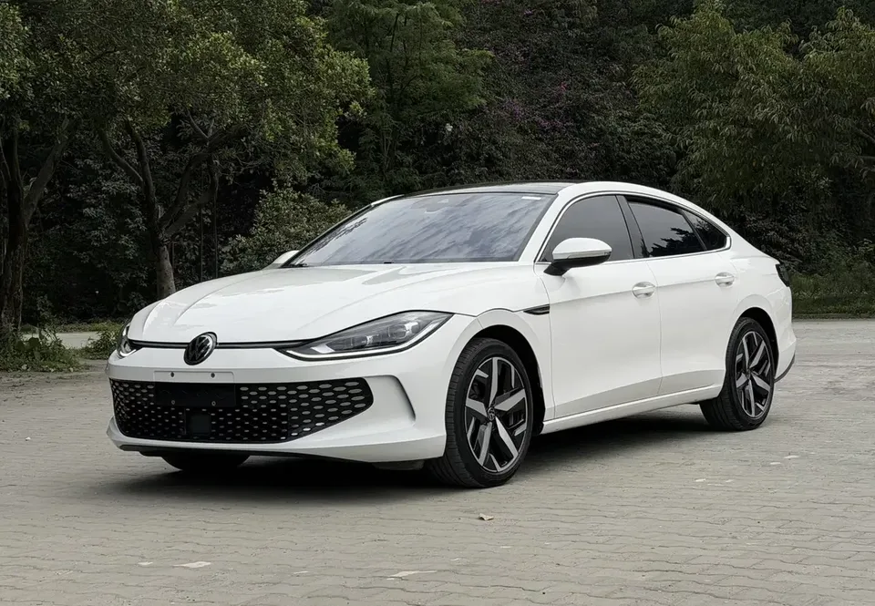 Volkswagen Lamando Lingdu 2022 Lingdu L 280TSI DSG Cool Edition 2022 — photo 1, buy with delivery to Moscow