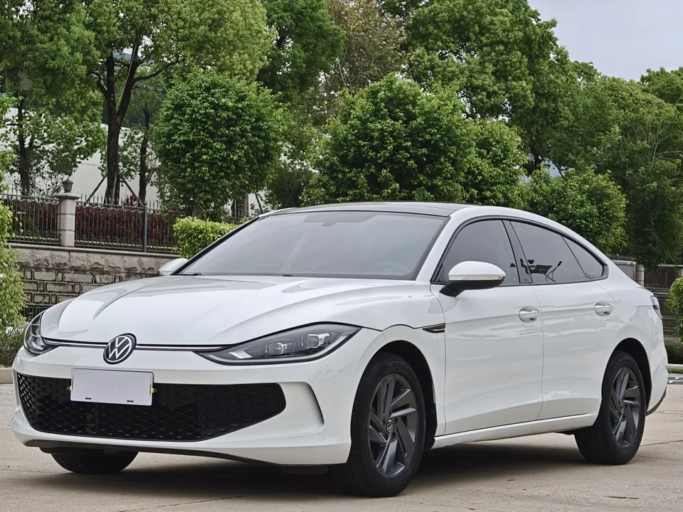 Volkswagen Lamando Lingdu 2024 Lingdu L 200TSI DSG Hot Edition 2024 — photo 1, buy with delivery to Moscow