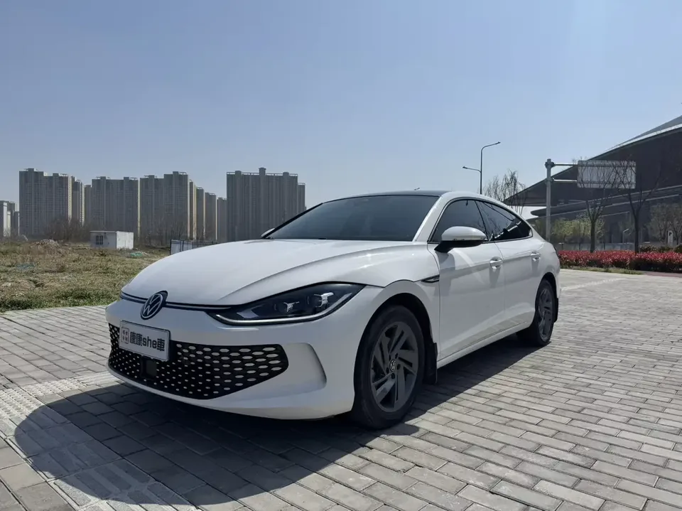 Volkswagen Lamando Lingdu 2023 Lingdu L 280TSI DSG Hot Edition 2023 — photo 1, buy with delivery to Moscow