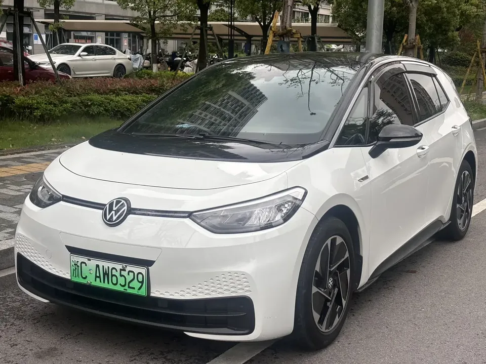 Volkswagen ID.3 Volkswagen ID.3 2024 Pure Smart Edition 2024 — photo 1, buy with delivery to Moscow