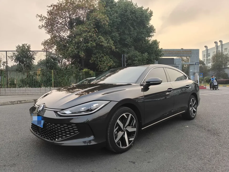 Volkswagen Lamando Lingdu 2023 Lingdu L 280TSI DSG Cool Edition 2023 — photo 1, buy with delivery to Moscow