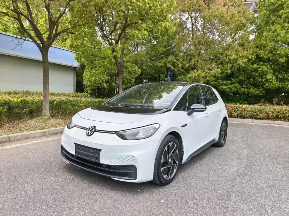 Volkswagen ID.3 Volkswagen ID.3 2023 Pure Smart Edition 2023 — photo 1, buy with delivery to Moscow