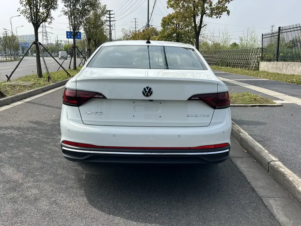 Volkswagen Sagitar Sagitar 2025 200TSI DSG Flying Edition 2026 — thumbnail 4