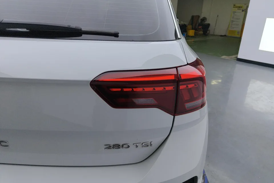 Volkswagen T-Roc TANG 2022 280TSI DSG 2WD Elite PLUS 2022 — thumbnail 2