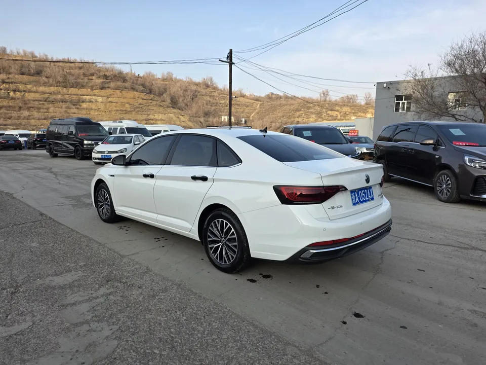 Volkswagen Sagitar Sagitar 2024 200TSI DSG Flying Edition 2024 — thumbnail 4