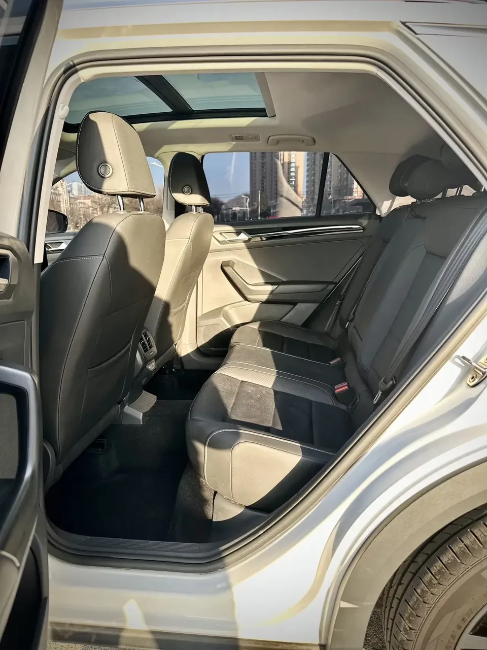 Volkswagen T-Roc TANG 2021 280TSI DSG 2WD Elite Smart Edition 2022 — миниатюра 5