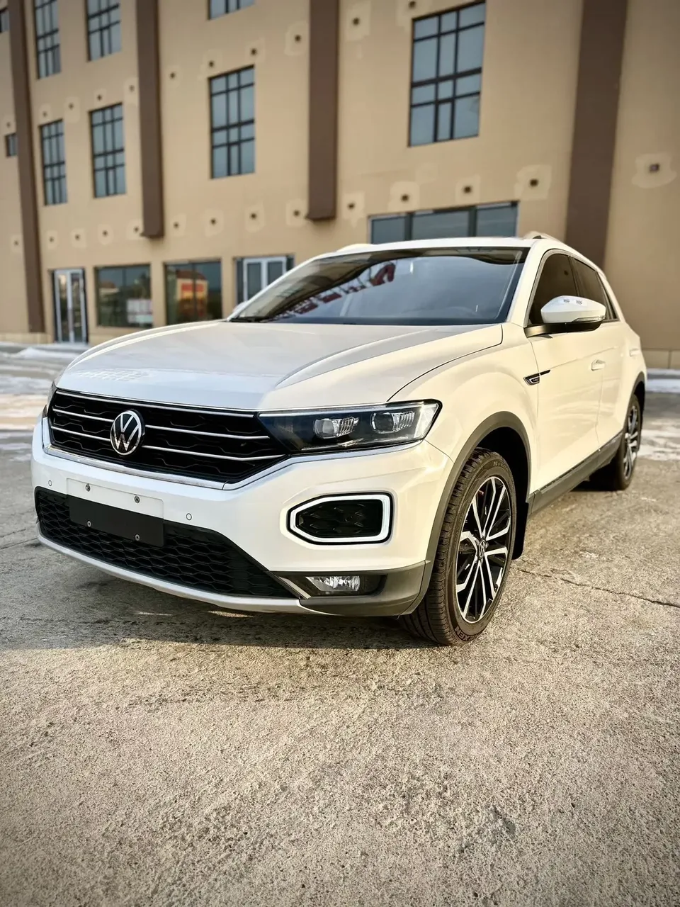Volkswagen T-Roc TANG 2021 280TSI DSG 2WD Elite Smart Edition 2022 — фото 1, купить с доставкой в Москву