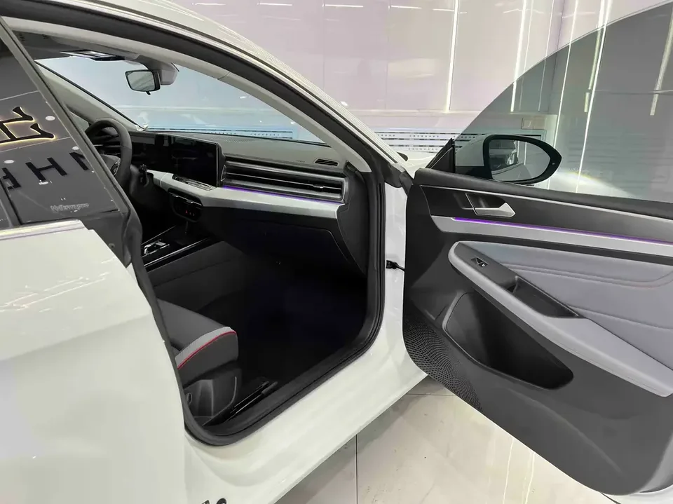 Volkswagen Lamando Lingdu 2023 Lingdu L 280TSI DSG Cool Edition 2023 — thumbnail 5