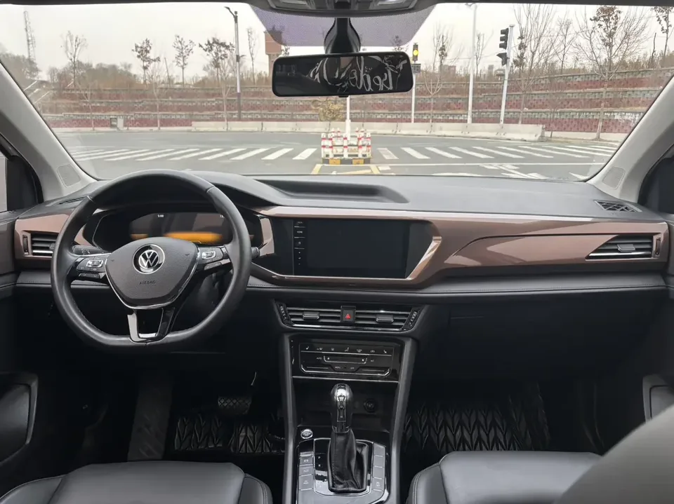 Volkswagen Tharu tuyue 2022 280TSI 2WD Deluxe Edition 2022 — thumbnail 4