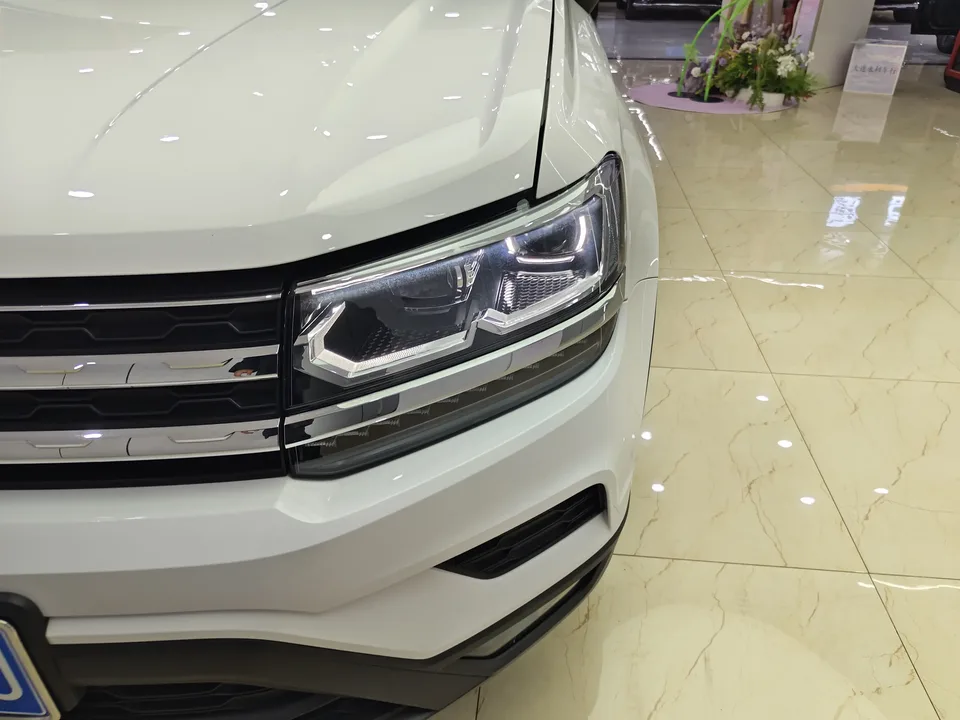 Volkswagen Tharu tuyue 2022 280TSI 2WD Deluxe Edition 2023 — миниатюра 3