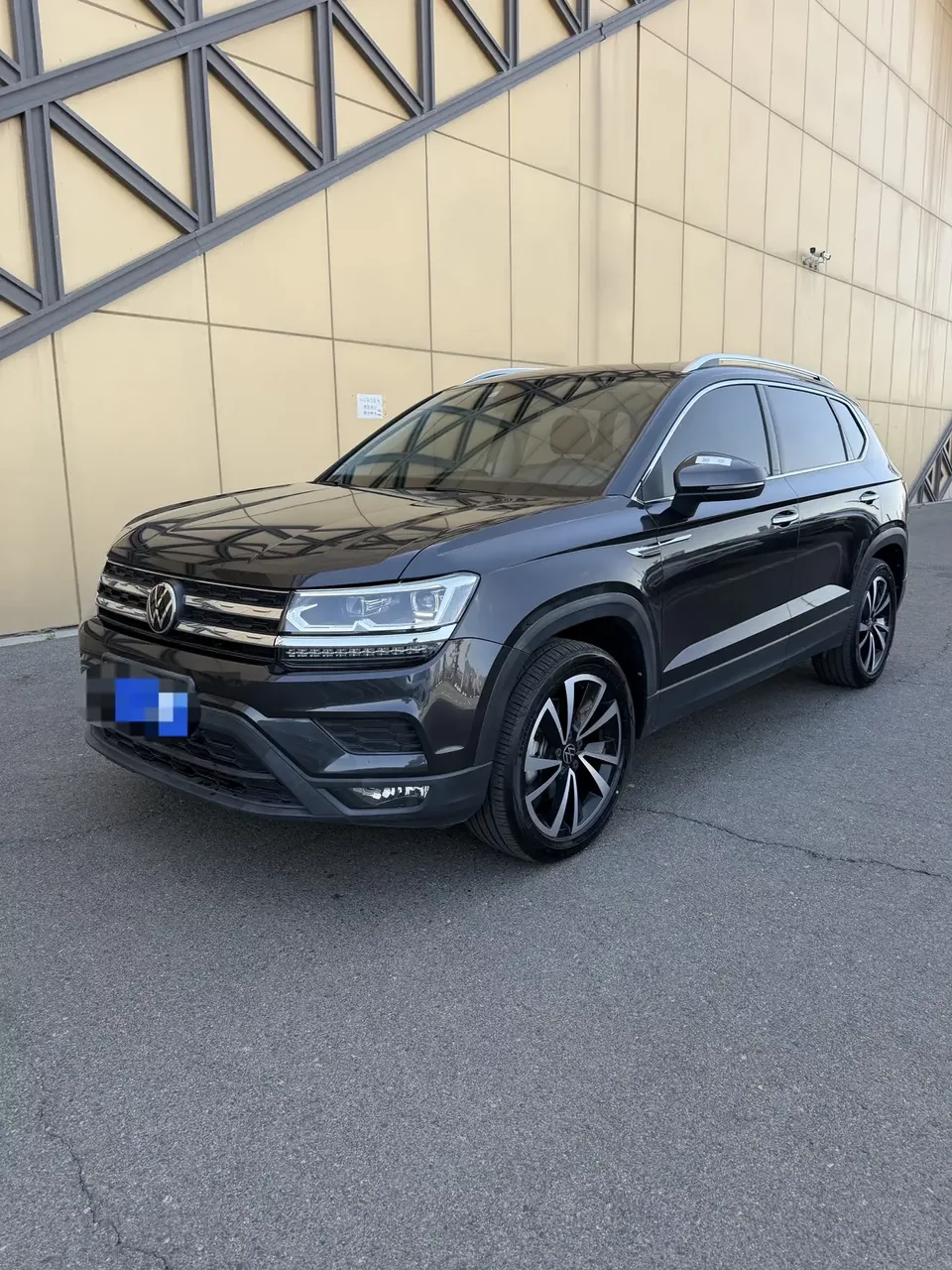 Volkswagen Tharu tuyue 2022 280TSI 2WD Deluxe Edition 2022 — photo 1, buy with delivery to Moscow
