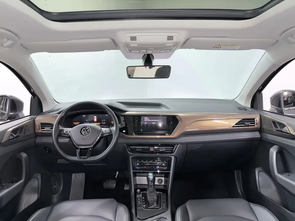 Volkswagen Tharu tuyue 2022 280TSI 2WD Deluxe Edition 2022 — thumbnail 4