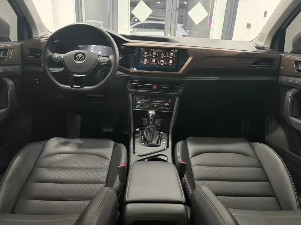Volkswagen Tharu tuyue 2022 280TSI 2WD Deluxe Edition 2023 — thumbnail 3
