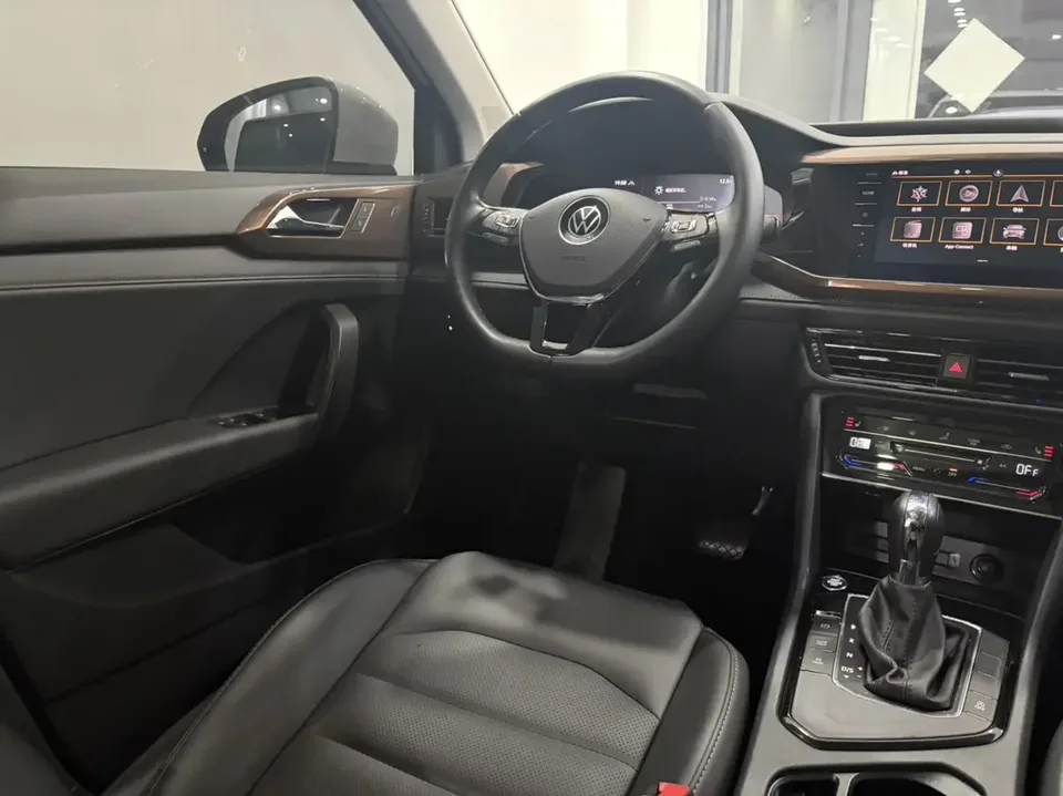 Volkswagen Tharu tuyue 2022 280TSI 2WD Deluxe Edition 2023 — thumbnail 4