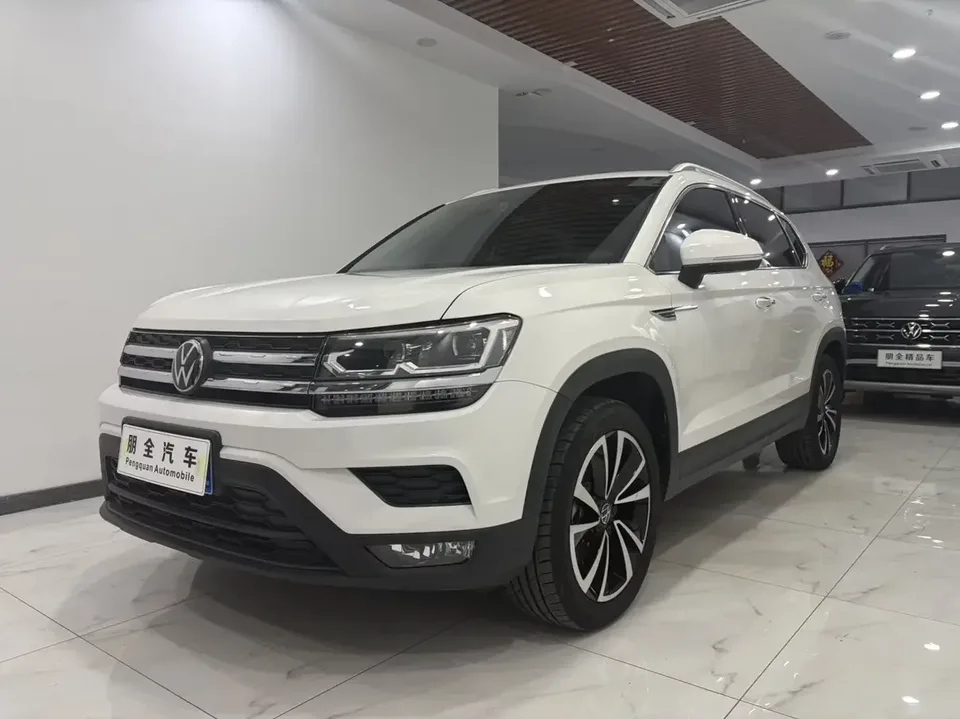 Volkswagen Tharu tuyue 2022 280TSI 2WD Deluxe Edition 2023 — photo 1, buy with delivery to Moscow