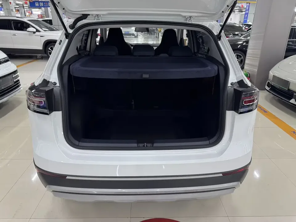 Volkswagen Tharu tuyue 2025 New 1.5L Ruijin Edition 2024 — thumbnail 4