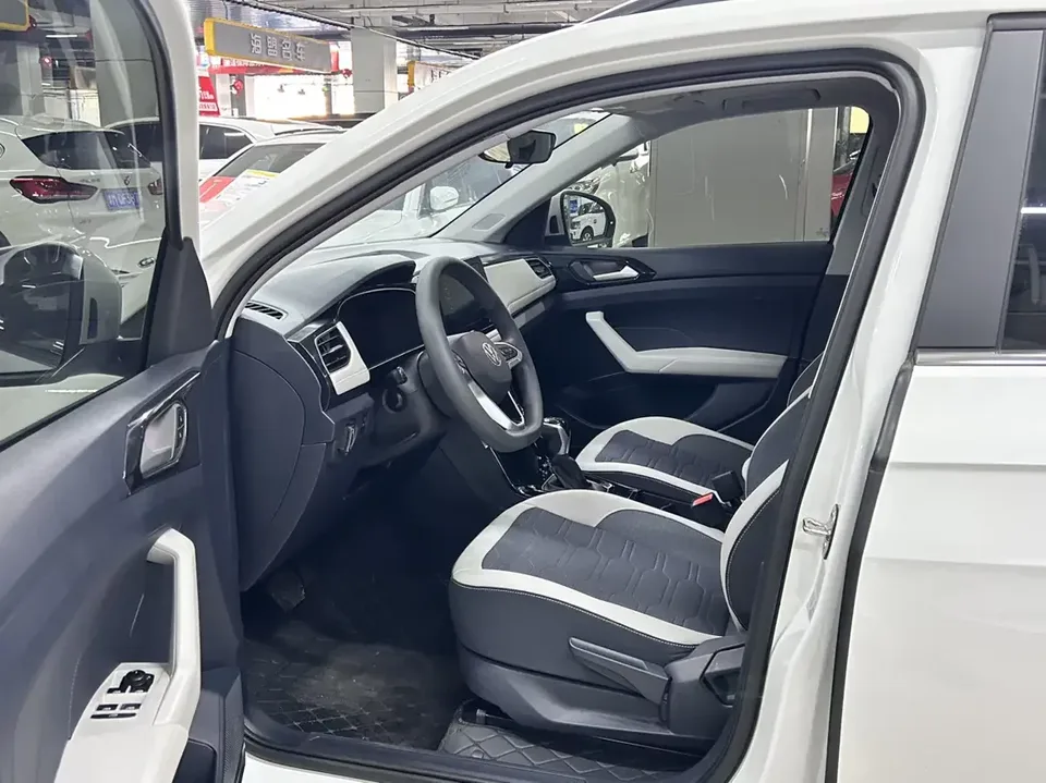 Volkswagen Tharu tuyue 2025 New 1.5L Sharp Edition 2025 — thumbnail 3