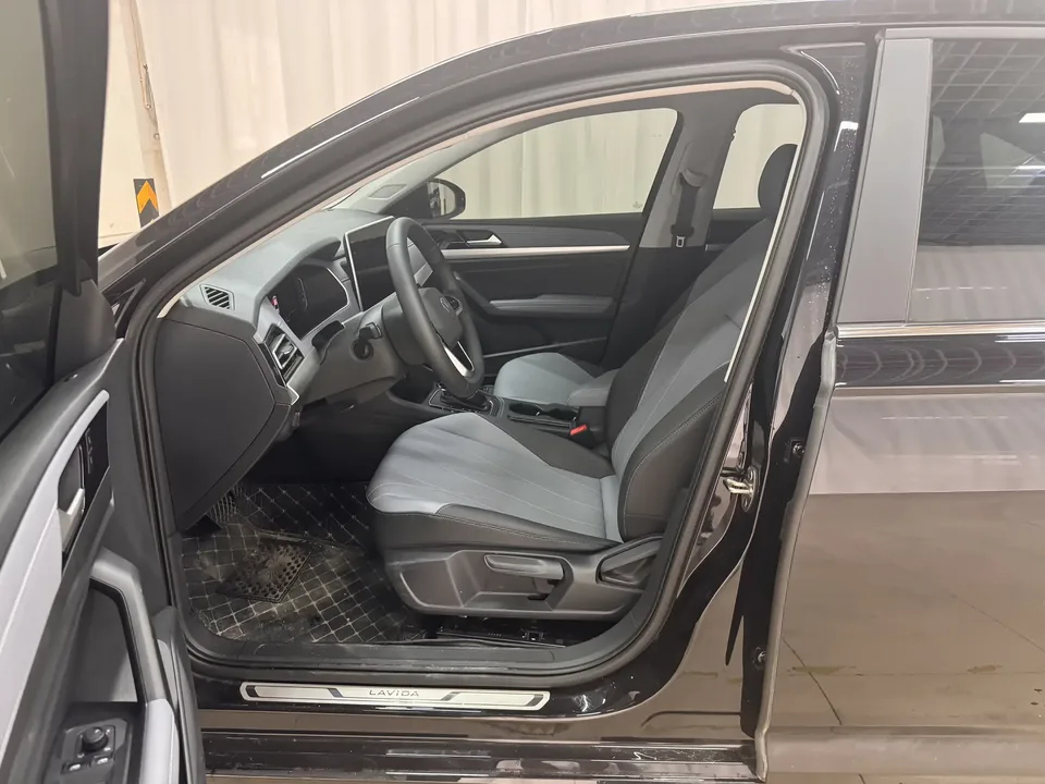 Volkswagen Lavida Lavida 2024 1.5L Automatic Starry Sky 5 Million Edition 2024 — thumbnail 5