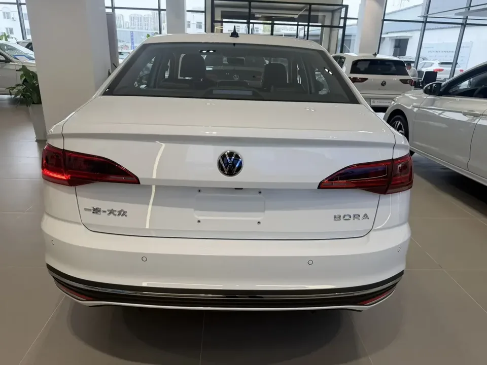 Volkswagen Bora Bora 2026 200TSI DSG Joyride Navigation Edition 2026 — миниатюра 2