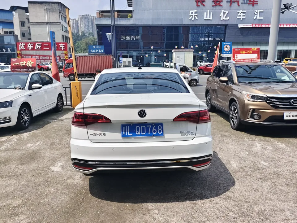 Volkswagen Bora Bora 2025 200TSI DSG Joy Travel PRO Edition 2024 — thumbnail 2