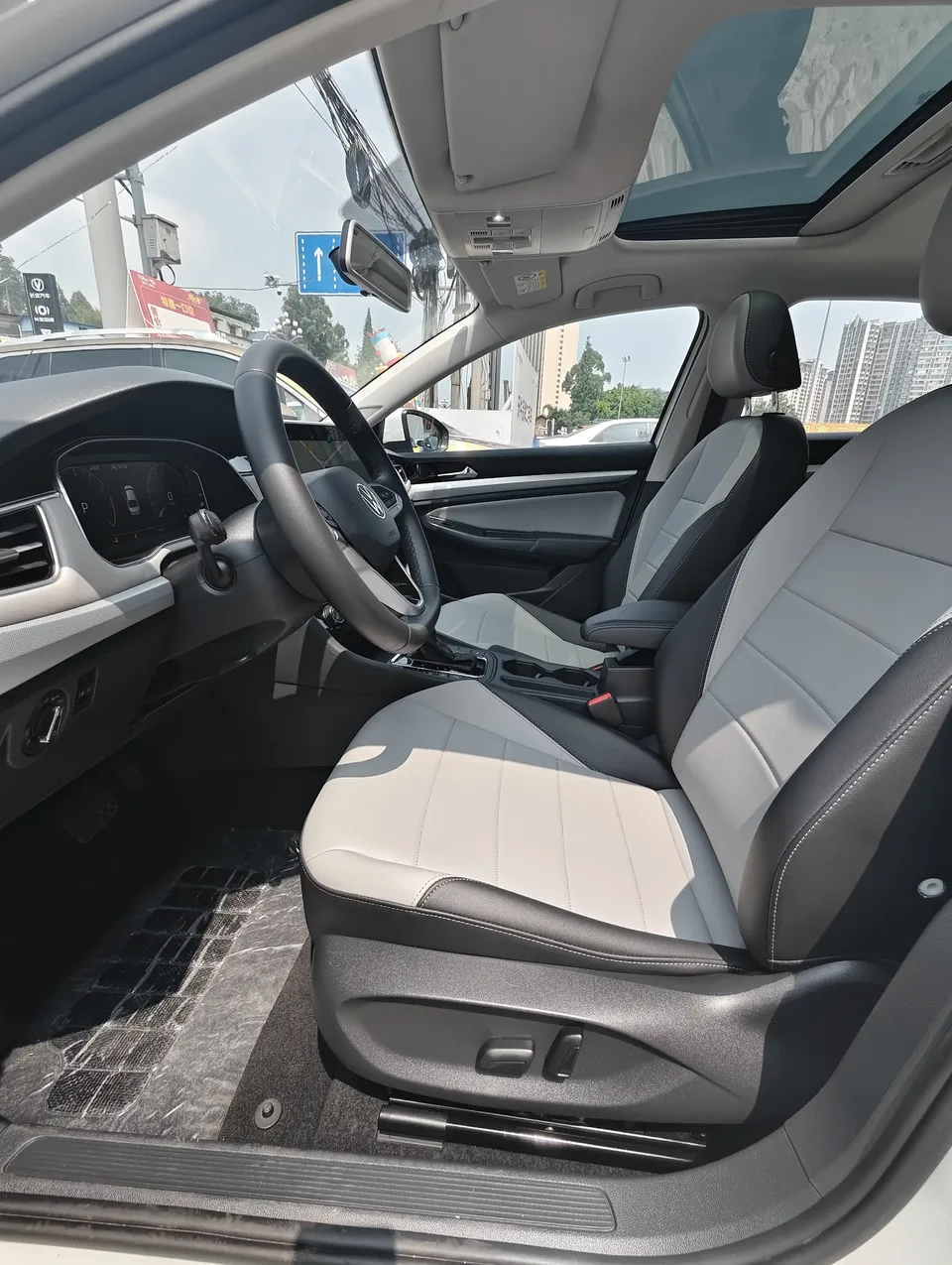 Volkswagen Bora Bora 2025 200TSI DSG Joy Travel PRO Edition 2024 — thumbnail 3