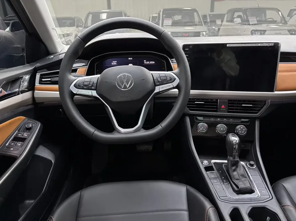 Volkswagen Bora Bora 2023 200TSI DSG Joy Travel PRO Edition 2023 — thumbnail 3