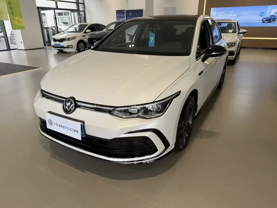 Volkswagen Golf golf 2023 280TSI DSG Pro 2024 — photo 1, buy with delivery to Moscow