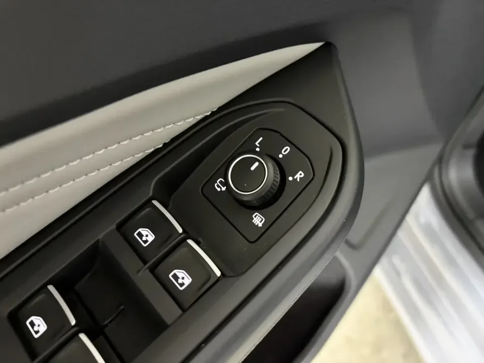 Volkswagen Golf golf 2023 280TSI DSG Pro 20th Anniversary 2023 — thumbnail 3