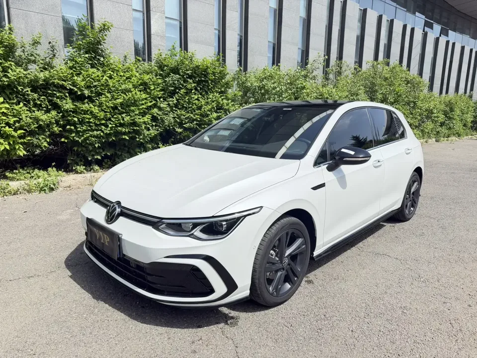 Volkswagen Golf golf 2023 280TSI DSG R-Line Lite 2022 — photo 1, buy with delivery to Moscow