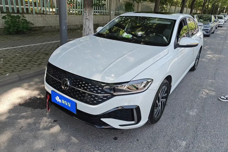 Volkswagen Lavida Lavida 2023 1.5L Automatic Starry Sky 5 Million Edition 2023 — photo 1, buy with delivery to Moscow