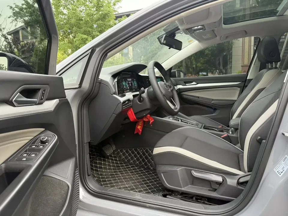 Volkswagen Golf golf 2021 280TSI DSG 30th Anniversary Edition 2022 — thumbnail 3