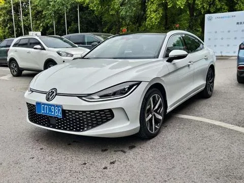 Volkswagen Lamando Lingdu 2025 Lingdu L 280TSI DSG Cool Edition 2024 — photo 1, buy with delivery to Moscow