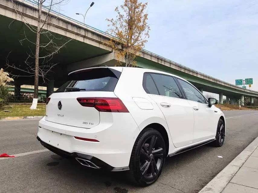 Volkswagen Golf golf 2023 280TSI DSG R-Line facelift 2025 — thumbnail 2